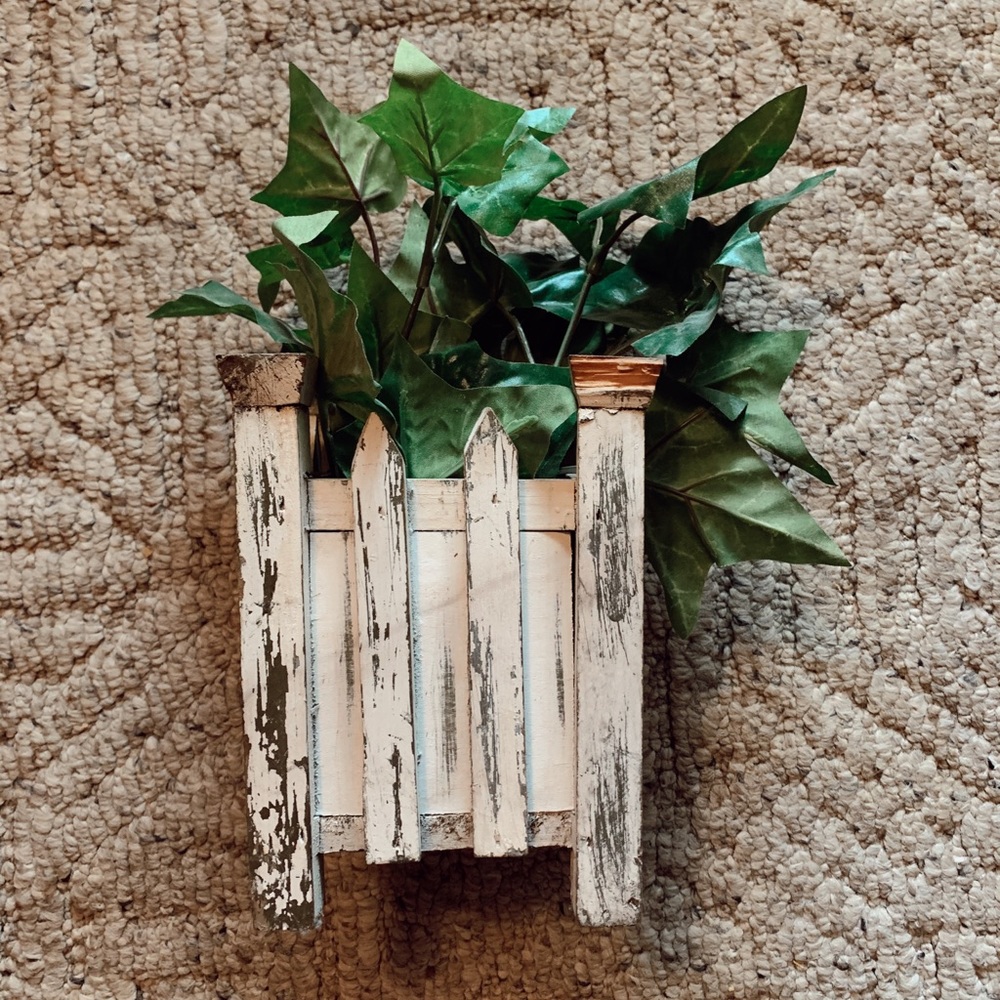 distressed wood planter 🌿